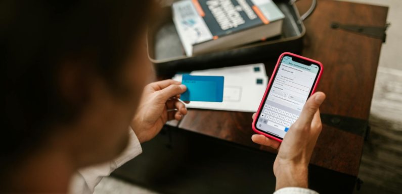 What to Write on the Back of a Check for Mobile Deposit